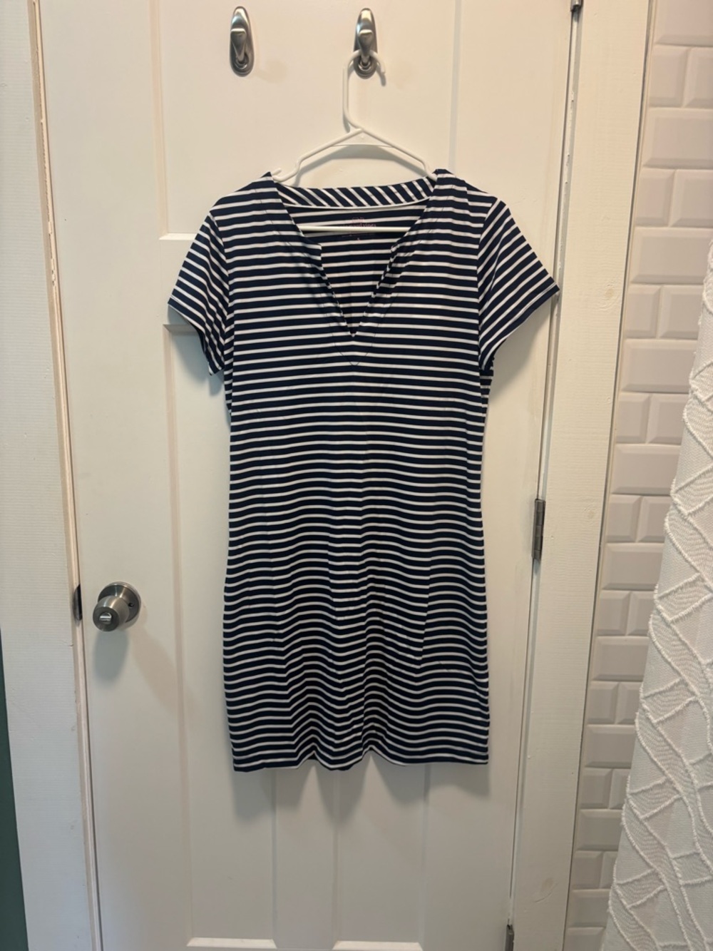 Vineyard Vines Navy and White Striped Dress size small